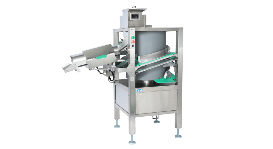 学校給食の製造ラインに小型円筒丸目機を導入し、メンテナンスと作業効率が改善